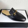 Erkekler için tasarımcı terlik Hafif Deri Horsebit terlik yaz plaj ayakkabı sembolik altın tonlu Princetown işlemeli Moccasins ayakkabı