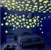 Adesivi murali stella da 3 cm Paster fluorescente in plastica stereo che si illumina al buio Decalcomanie per la cameretta dei bambini
