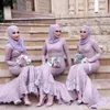 Elegante abito da damigella d'onore musulmano arabo con maniche lunghe Hijab Hi-Lo Mermaid 2018 Abiti da ballo Perline glamour Applique in pizzo Abiti da damigella d'onore