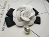 65 cm White Camelia Flower Brosch Women Camellia Brosches Pins Famous Brand Pearl Pendant White Flower Brosch Pin For Wedding1559810