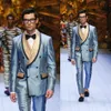 Nieuwste Blue Double Breasted Groom Tuxedos Twee stukken Mens Designer Suits Custom Made Slim Fit Pak voor bruiloften Beste man Pakken (jas + broek)