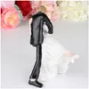 Happy Princess Embrace Bride And Groom Wedding Cake Topper Décoration Couple figurine Artisanat Décorations de gâteau de mariage Centres de table de mariage