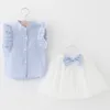 아기 소녀 드레스 양복 2018 새로운 여자 세로 스트라이프 seersucker 비행 소매 셔츠 + 활 허리 치마 두 조각 양복 아이들 도매