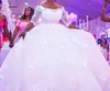 ثوب الكرة نصف الأكمام فستان الزفاف 3D الأزهار الأزهار قبالة كتف المسح القطار تصميم رائع ثواب الزفاف لقلعة الزفاف C233L