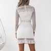 Été évider robe en dentelle blanche femmes col roulé à manches longues Sexy Mini robe courte plage femme vestidos 20181