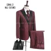 Märke Men Suit 2018 Custom Made Prom Bröllopskläder för män Peaked Slim Fit Burgundy Groom Suit Mens Tuxedos Brudgum (Jacka + Vest + Pant + Tie)