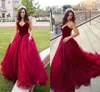 2022 Nieuwe Bourgondië Prom Jurk Sweetheart Backless Mouwloos Tiered Organza Sweep Train Long Party Jurken Avondkleding Quinceanera Jurken