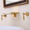 Modern Ti-PVD Altın Şelale Duvara Montaj Banyo Banyo Yaygın Lavabo Musluk Dokunun çift kolları