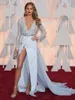 Sexy Głębokie Dekolt Dekolt Długie Rękawy Suknie Wieczorowe Vestido de Noche Red Carpet Celebrity Dress High Split Koronki Kryształ Zroszony Suknie Wieczorowe