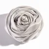 Ny design 50st/parti 5cm 20Colors Novely Artificial Soft Satins Ribbon Rolled Rose Fabric Flowers For Pannband Barn Hårtillbehör