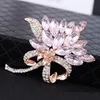 Haute qualité cristal strass fleur broches en métal plaqué or Rose broches de mariage bijoux de mode de mariée