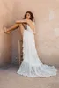 2019 Vestidos de novia bohemios Halter Cuello en V profundo Bordado de lujo Tren de barrido Vestidos de novia sin espalda por encargo Vestido de novia de playa Boho