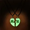 Suteyi trevo luminoso casal colar 2 pcs forma coração pingente de pingente brilhando na corda de jóias de amantes escuros longos