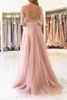 2019 Barato vestidos de dama de honra blush rendas cor-de-rosa apliques tulle split faixas jóias Neck aberta de volta longo casamento vestido de convidado de dama de honra