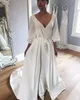 Mütevazı 2018 Deep V Neck 3 4 Uzun Kollu Denizkızı Gelinlik Söndürülebilir Trenli Yay Pay Kanatı Uzun Gelin Gowns EN1226232L