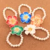 Clay Frangipani Plumeria Flower Pearl Beaded Strands Stretch Armband 6.5 "BB80 Mode Smycken Armband