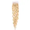 Мокрый и волнистый перуанский отбеливатель для волос девственницы Пучки светлых волос с закрытием Волна воды # 613 Уток белокурых человеческих волос с кружевом спереди 4x4