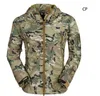 Exército inverno militar Tactical Softshell tubarão pele Casacos com capuz casacos impermeáveis ​​Quente Brasão prova de vento com capuz Camo Sportswear