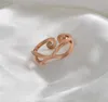 Anello di torsione in acciaio al titanio in oro rosa alla moda, gioielli in acciaio al titanio Anello stretto da donna Anello in oro rosa da donna Creatività di gioielli in stile semplice