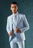 Gloednieuwe Groomsmen Piek Revers Bruidegom Tuxedos Lichtblauwe Mannen Past Huwelijk / Prom Beste Man Blazer (Jacket + Pants + Vest + Tie) A158