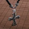 Fashion Punk Rock Black Glass Perlen Schädel Anhänger Halskette für Männer Frauen Edelstahlkreuz Halskette Anhänger 50 cm lang Juwel4818981