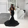 Sexy Dompelen V-hals Prom Dresses Aantrekkelijk Mouwloos Sweep Sweep Train Party Gowns Glamoureuze Dubai Celebrity Cocktail Jurk Evening Jassen