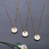 26 letras iniciais de prata colar de ouro de cor Colar Disc Necklace Letter Mulheres Kolye Collier Friends Family Jóias Atacado