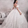 Handgjorda blommiga applikationer Bröllopsklänning Sexiga Lågt Axel Lace Ball Gown Bröllopsklänningar Glamorös Saudiarabisk Princess Vestido de Novia