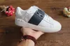 Top Quality Fashion Womens Mens Designer Skor med studs Elva Gummi Sole Casual Sneakers för män Kvinnor Storlek 34-46