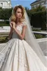 Vintage Lace Ball Gown Bröllopsklänningar Beaded Sheer Plus Size Appliqued Bridal Gowns Knappar Tillbaka Sweep Train Bröllopsklänning
