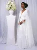 Vestidos de novia blancos de una línea con capa 2019 Gasa modesta con cuello en V Vacaciones de verano Boho Seaside Vestidos de novia de boda por encargo en África