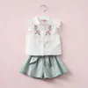 Roupas de bebê bordado crianças meninas Floral top + calções Bow 2 pçs / set 2018 Boutique crianças Conjuntos de Roupas C3627