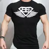 2018 Yılı Yeni erkek Fitness Vücut Mühendisleri Marka Yaz Güçlü Ve Yakışıklı Adam Düzensiz Yuvarlak Yaka T-shirt Kısa Kollu