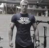 2018 Yılı Yeni erkek Fitness Vücut Mühendisleri Marka Yaz Güçlü Ve Yakışıklı Adam Düzensiz Yuvarlak Yaka T-shirt Kısa Kollu