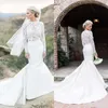 Fall 2018 Ny mönster långärmad sjöjungfru bröllopsklänningar Jewel Neck Sheer Lace Bodice Trumpet Court Train Sexiga två stycken Brudklänningar