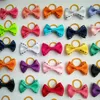 100st / mycket söt valphund Små Bowknot Hårbågar med gummiband handgjorda hårtillbehör Bow Pet Grooming Products