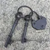 3 set di chiavi antiche in ghisa Old West Jailor Jail Pirate Ring Keys Set Vintage Door Key Lock Wall Hanging Decor Artigianato in metallo Appendiabiti marrone