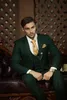 Cool Bruidegom Wear Green Two Buttons GroomsMen Notch Revers Bruidegom Tuxedos Mannen Past Bruiloft / Prom / Diner Best Man Blazer (Jack + Broek + Tie + Vest)