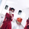 Vestidos de baile sexy Rojo oscuro Mangas tres cuartos Con cordones Espalda Barrido tren pliegues Tul con apliques Lentejuelas brillantes Vestidos de noche