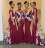 Lindo Borgonha Sereia Vestidos de Dama de Honra Renda Branca Appliqued Fora do Ombro Vestidos de Dama de Honra 2018 Sexy Festa Nigeriana 3324381