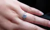 ORIGINAL SHINNING ehrenwerter Luxusschmuck 925 Sterling Silber Round Cut 5A Kubikzirkonia CZ Diamond Engagement Band Ring für WOI2659
