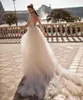 Berta sjöjungfru Rackless Beach Wedding Dresses Deep V Neck Overkirt Långärmar Bohemiska brudklänningar Tulle plus storlek Boho Vestidos de Novia 415