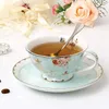 Çay fincanı ve tabağı ve kaşık setleri Vintage Royal Bone China Tea Cups gül çiçek mavi kutulu set 7-oz2448