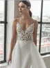 Julie Vino Abiti da sposa a sirena con gonna staccabile Sweep Train Raso elastico Applique in pizzo Abiti da sposa da spiaggia Abito senza schienale con scollo a V