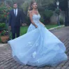 Arabski długi formalny bal sukienki czyste klejnot szyi bez rękawów koronki aplikacje złudzenie back wieczór suknia sweept train jasnoniebieski