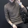 L'inverno maschio di moda si addensano per mantenere maglione maglione a maglia a maglia con colletto alto caldo/uomo a colori puro in forma casual