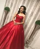 Abito da ballo rosso Abiti Quinceanera con spalle scoperte Pizzo Sweetheart Applique in pizzo 16 Sweet Girls Prom Party Occasioni speciali Abiti Quinceanera