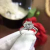 9k, 14k, 18k Vitguld Snowflake Twisted Design Moissanite Certified Diamond Ring D / F Färg VVS Klarhetstest Positiv med ett certifikat