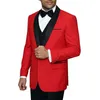 2018 Мужчины костюмы Красный платок отворот Gentlaman свадебные костюмы жених вечерние платья на заказ Slim Fit повседневная смокинг лучший человек блейзер выпускного вечера 3 шт.