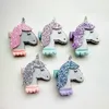 20 pz/lotto Nuovo Cavallo Colorato Bambini Glitter Feltro Tornante Animali Ragazza Cute Pink Unicorn Clip di Capelli Tornante In Pelle Sintetica Clip per bambini